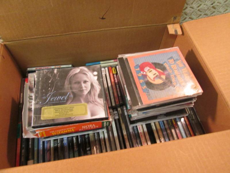 Large Lot of CDs  EW4...