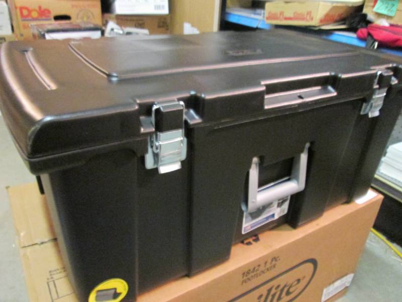 Sterilite 92 quart Footlocker Stora...