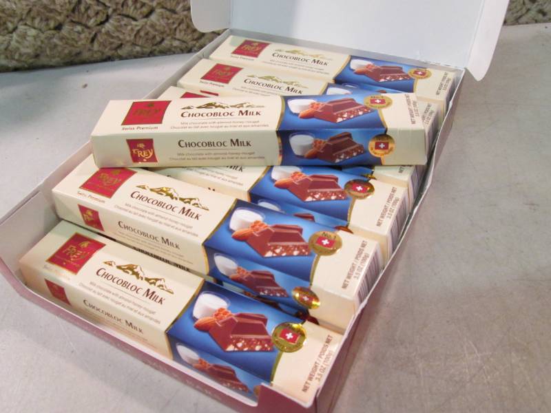 Box of 12 Frey Swiss Chocobloc Milk...