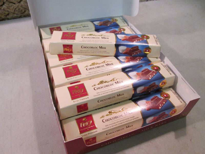 Box of 12 Frey Swiss Chocobloc Milk...