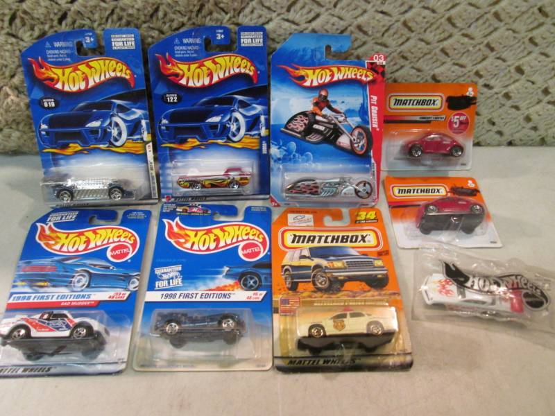 Lot of Hot Wheels and Matchbox Cars...
