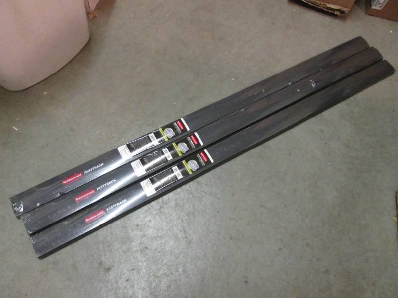 Lot of 3 Rubbermaid Fast Track Gara...