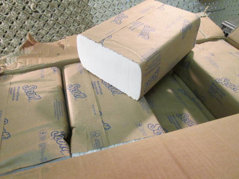Case of 4000 Scott Brand Multi-Fold...