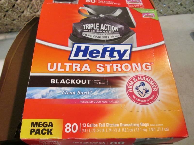 Open Box of 80 Hefty 13 Gallon Draw...