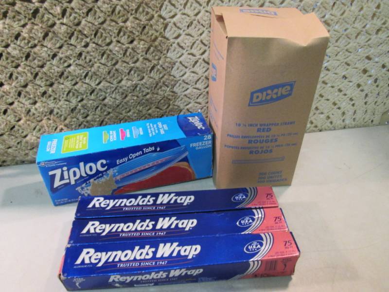 3 Rolls of Reynolds Wrap Box of Zip...