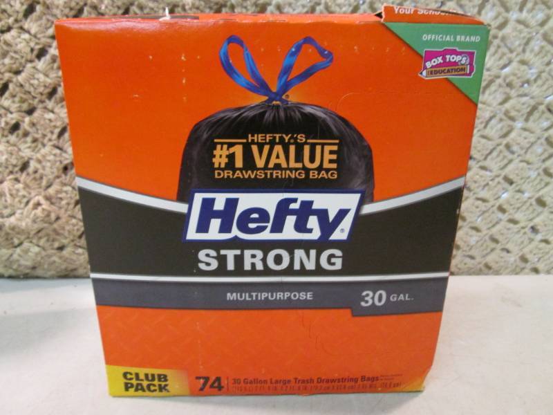 Box of 74 Hefty Large 30 Gallon Dra...