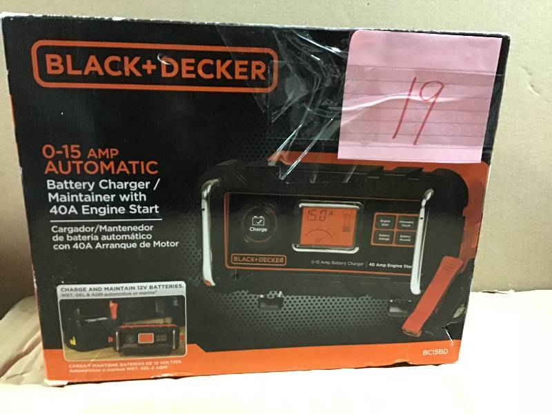 lot 19 image: BLACKDECKER 15 Amp Battery Charger with 40 Amp Engine Start in good condition