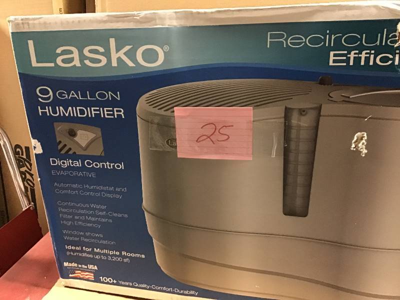 lot 25 image: Lasko 9 Gal. Recirculating Efficiency Digital Control Humidifier USED in good condition