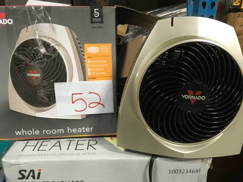 Vornado VH200 1500-Watt Vortex Whole Room Electric Portable Fan Heater  in like new condition