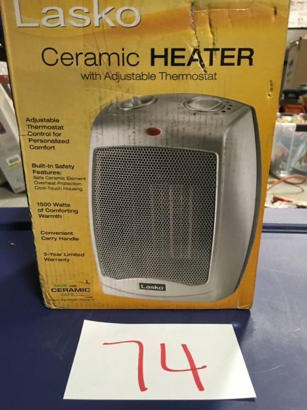 Lasko 9.2 in. 1500-Watt Electric Portable Ceramic Compact Heater  in like new condition
