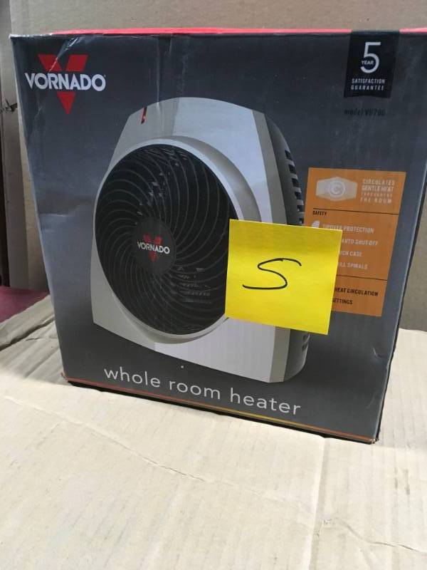 lot 5 image: Vornado VH200 1500-Watt Vortex Whole Room Electric Portable Fan Heater in like new condition