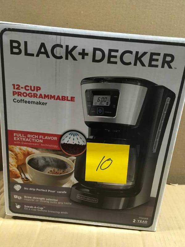 lot 10 image: BLACKDECKER 12-Cup Digital Programmable Coffee Maker in Black in like new condition