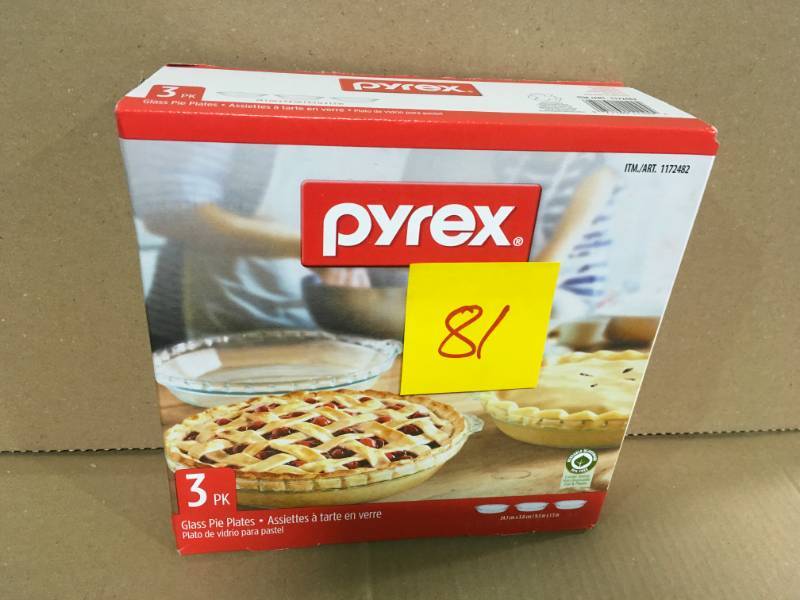 lot 81 image: Pyrex 3 Pk Glass Pie Plates 9.5x1.5 Freezer Oven Microwave Dishwasher Safe in like new condition