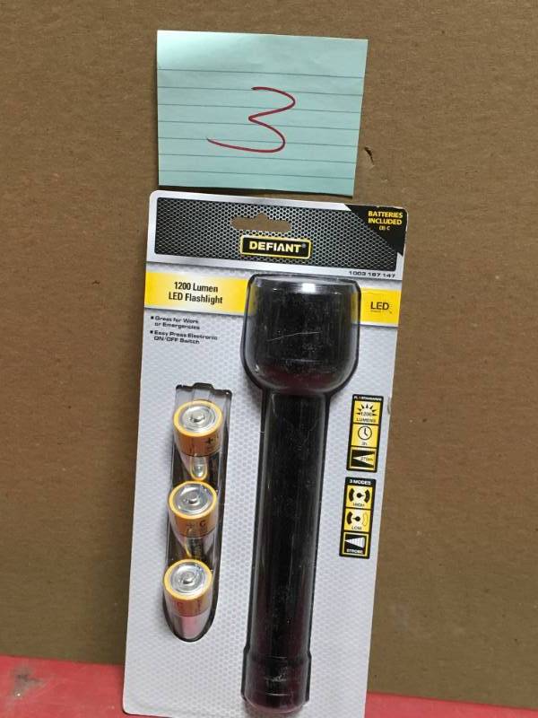 lot 3 image: Defiant 1200 Lumens LED Flashlight in like new condition