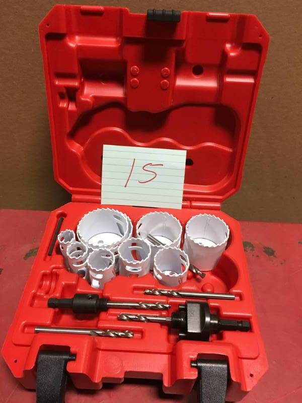 lot 15 image: Milwaukee Hole Dozer General Purpose Bi-Metal Hole Saw Set (17-Piece) in like new condition