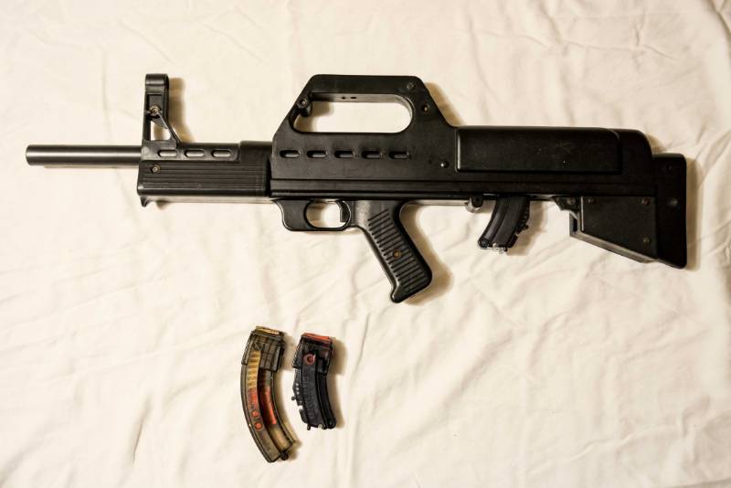 lot 4 image: Ruger 1022 SEMI AUTO with Bullpup stock and extra clips 22 caliber