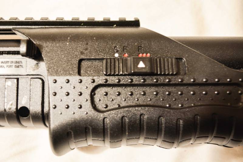 lot 8 image: SG9000 Mossberg pump shotgun with pistol grip 3 round burst BB gun
