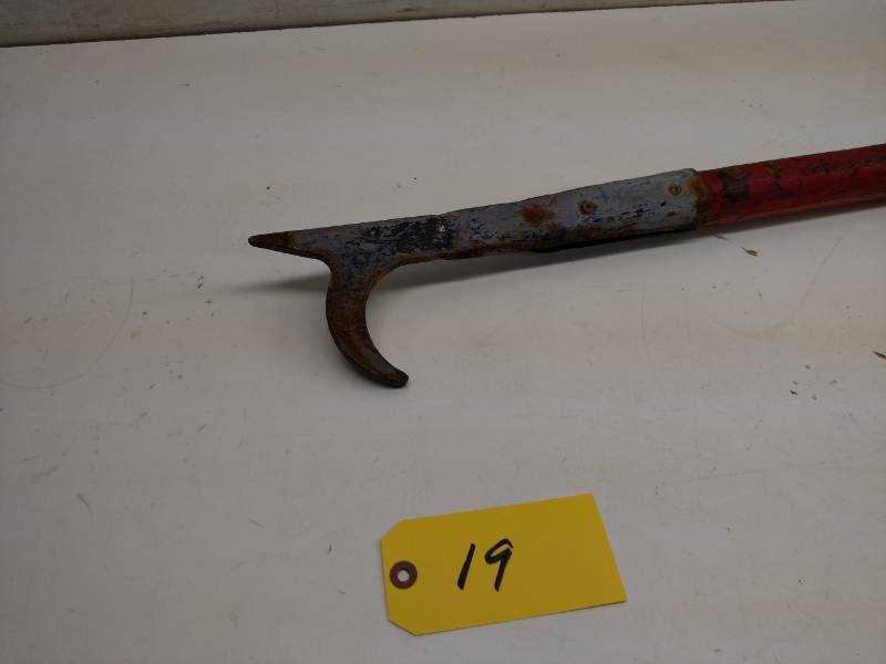 lot 19 image: 10 Pike Pole...