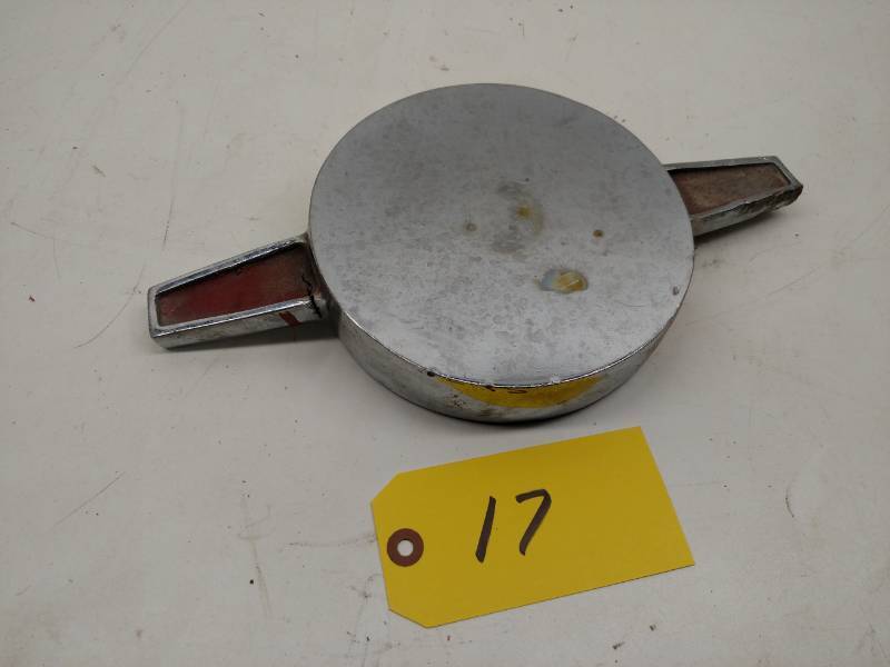 lot 17 image: 6 Threaded Cap...