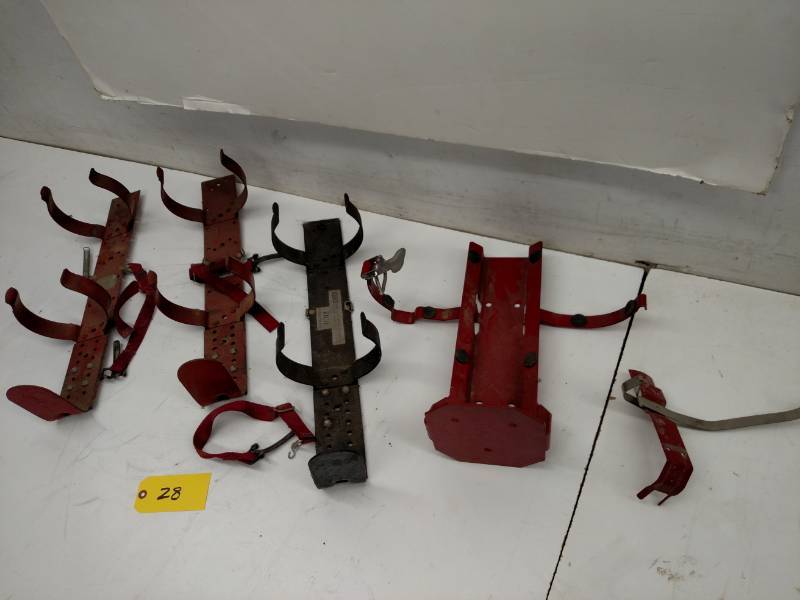 lot 28 image: Asstd Tank Mounts...