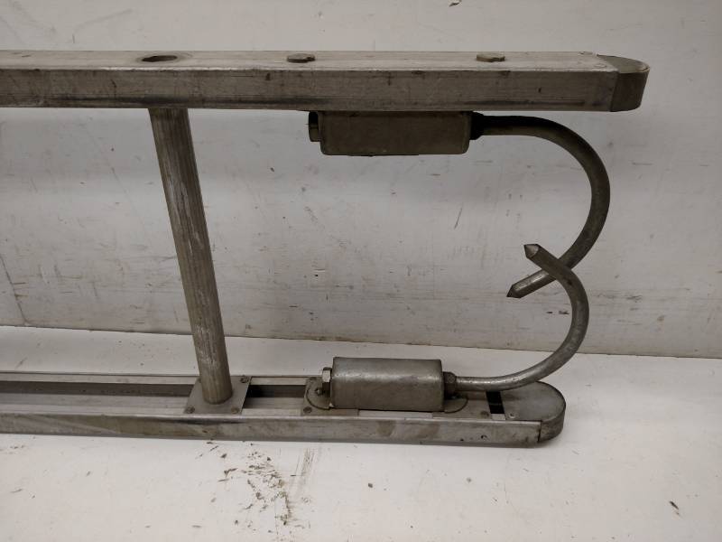 lot 21 image: Duo-Safety 14 Roof Ladder...