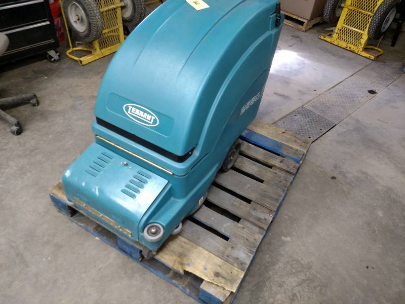 lot 60 image: Tennant Model 2550 Scrubber, 36 Vol...