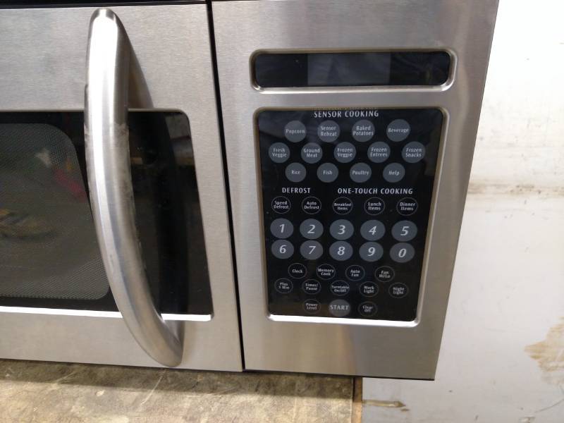 lot 64 image: Frigidaire Microwave Oven, Works...