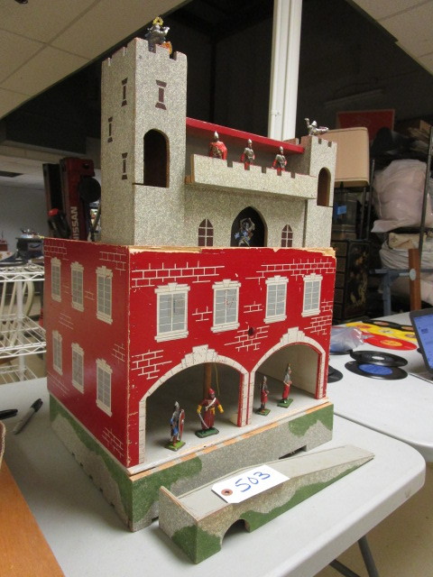VINTAGE CASTLE & SCHOOL HOUSE PLAYSET  FIGURINES