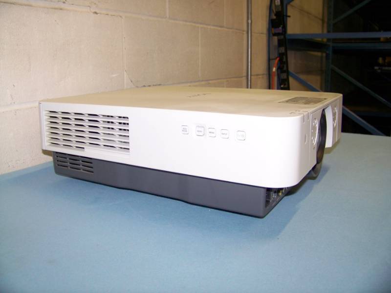 lot 31 image: Sony, VPL-FH30, LCD Projector with HDMI Input