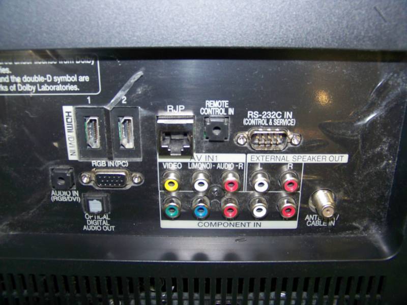 lot 18 image: 32, LG, LCD, HDTV  High-Definition Television