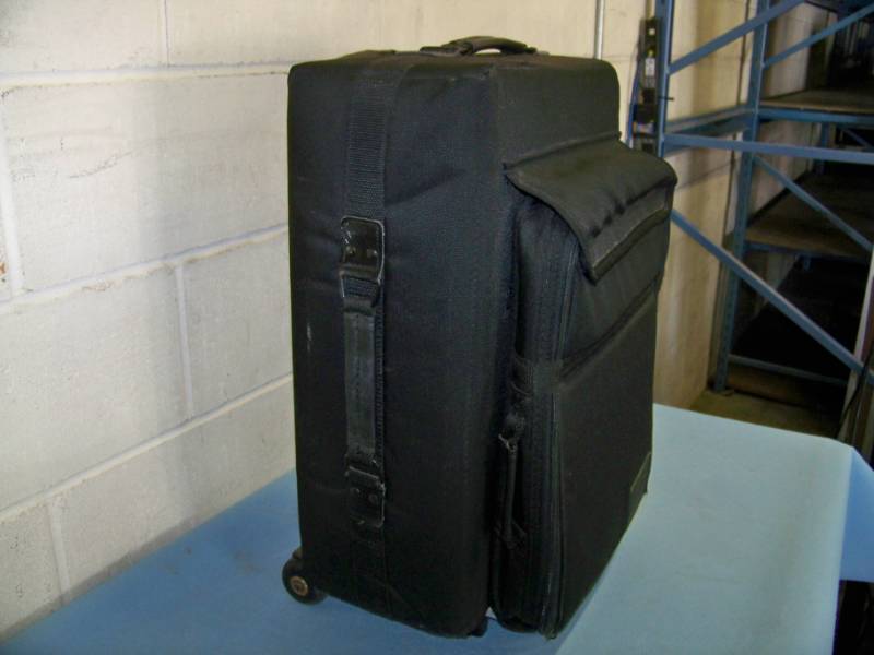 lot 59 image: Jelco, Soft-Sided, Padded Inside Travel Case on Wheels with Telescoping Handle