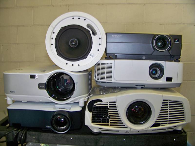 lot 90 image: Miscellaneous lot of Audio  Video Items for PARTS  REPAIR