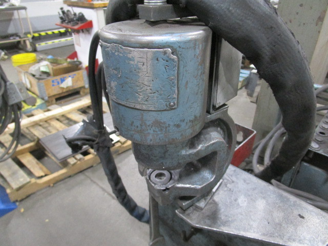 lot 8 image: Whitney Portable Hydraulic Punch