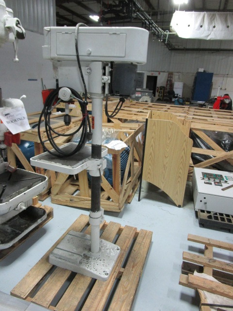 lot 12 image: Clausing 207 Drill Press