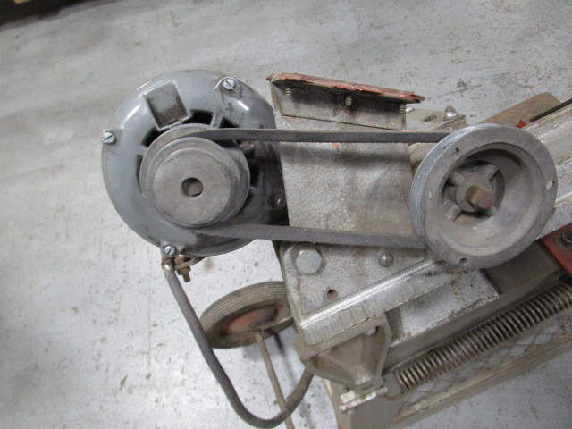 lot 16 image: Ridgid 6 Band Saw
