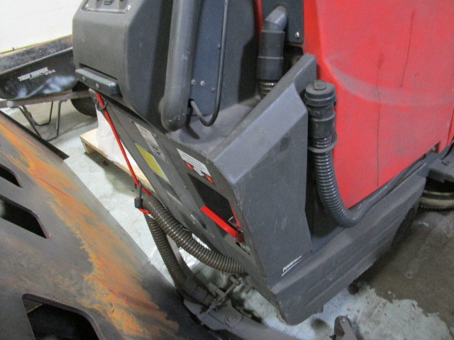 lot 25 image: Power Boss Phoenix Floor Scrubber (needs work)