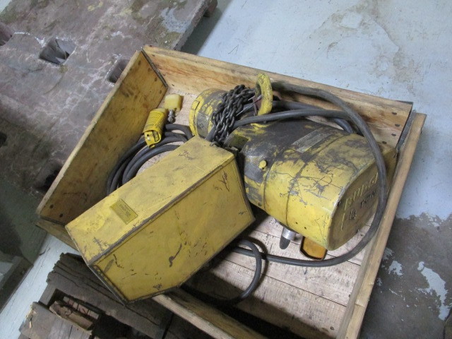 lot 27 image: Budgit 14 ton Chain Hoist