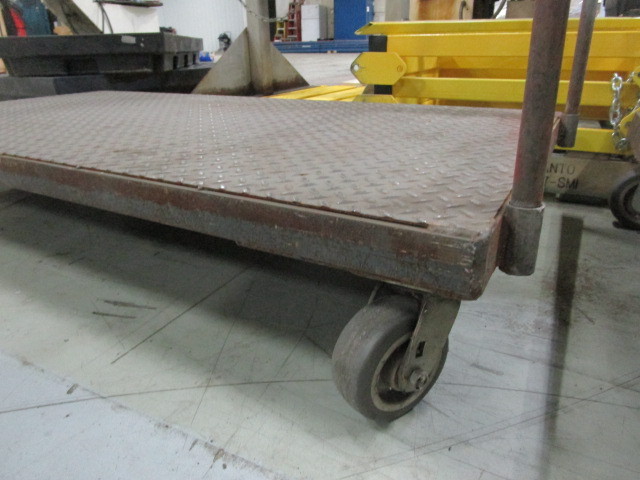 lot 33 image: 2 12 x 5 Metal Shop Cart