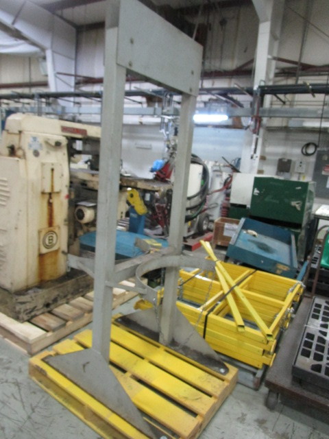 lot 47 image: Compressed Gas Bottle Stand wGauges 30x40x7