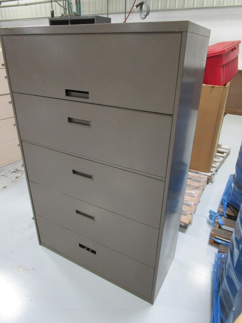 lot 58 image: Lateral File Cabinet 42x18x65