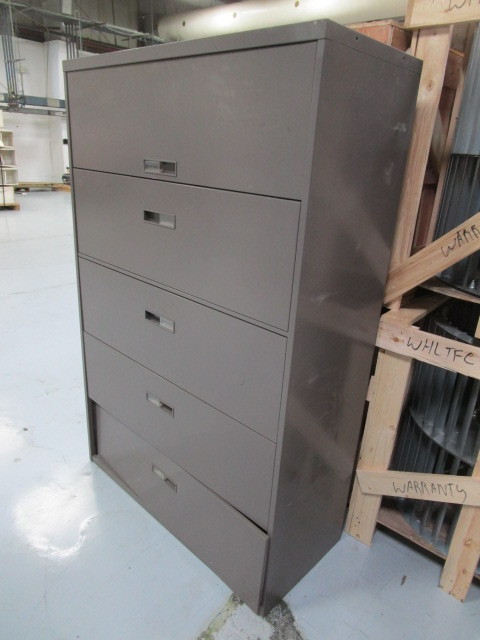 lot 59 image: Lateral File Cabinet 42x18x65