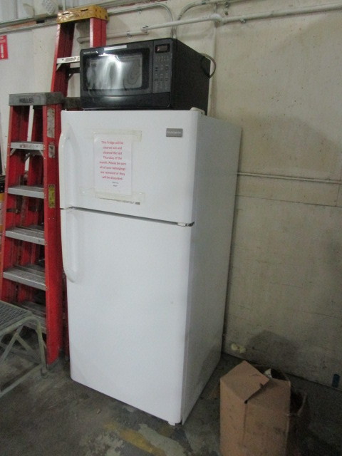 lot 64 image: Refrigerator & Microwave
