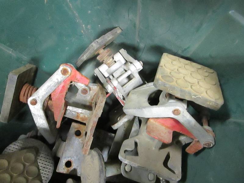 lot 81 image: Equipment Brakes