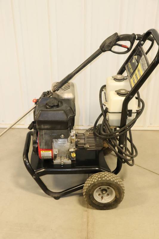 lot 6 image: 2800psi Briggs Pressure Washer