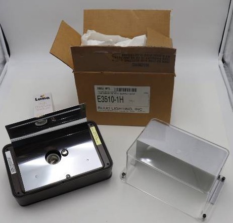 lot 16 image: Lot (5) 100W 120V HPS Open Box New Fixtures