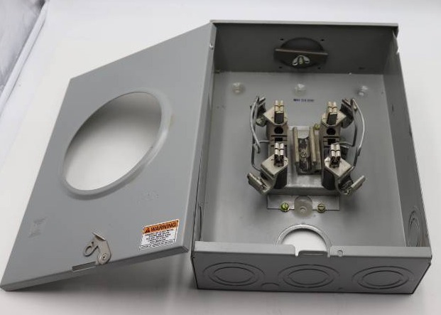 lot 17 image: 200A Sq D Meter Socket