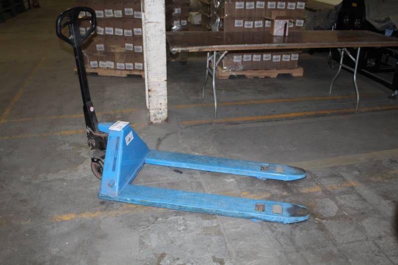 lot 28 image: Uline Pallet Jack