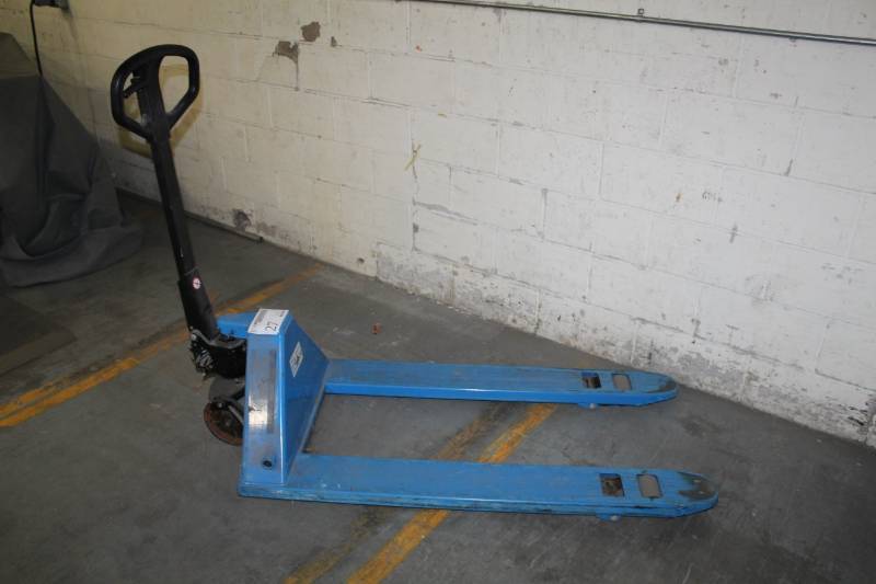 lot 27 image: Uline Pallet Jack