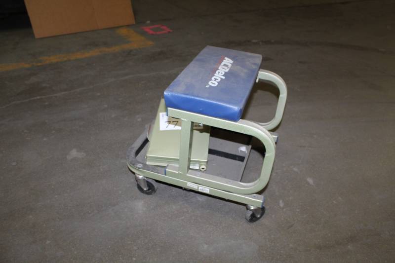 lot 77 image: ACDelco Rolling Stool