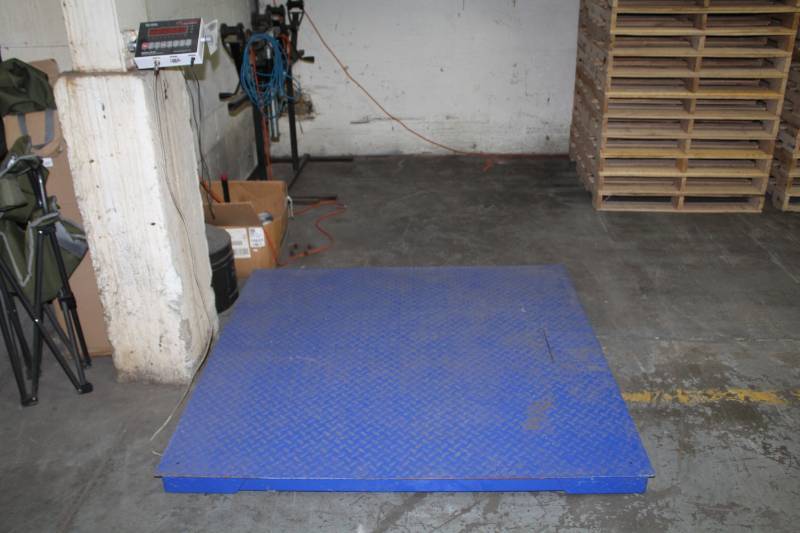 lot 7 image: Optima Pallet Scale Commercial Floor Scale with LED Display